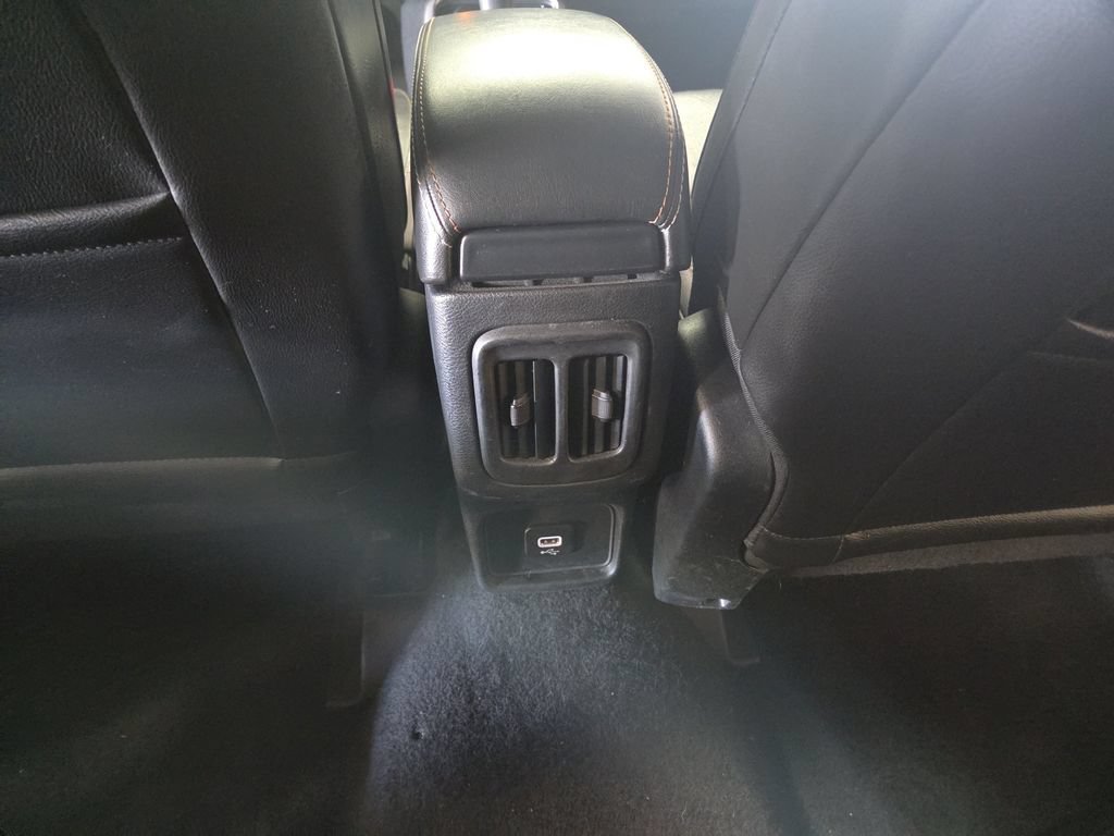 Used 2018 Jeep Compass Latitude w/ Cold Weather Group AWD/4WD image 17