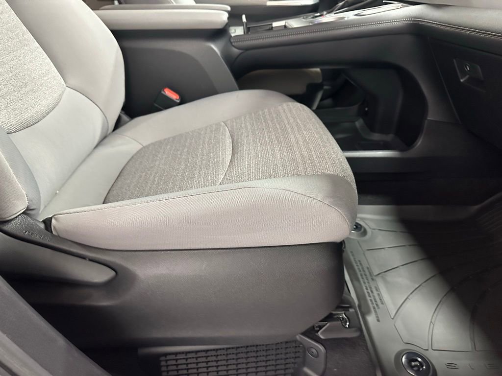 Used 2025 Toyota Sienna LE image 60