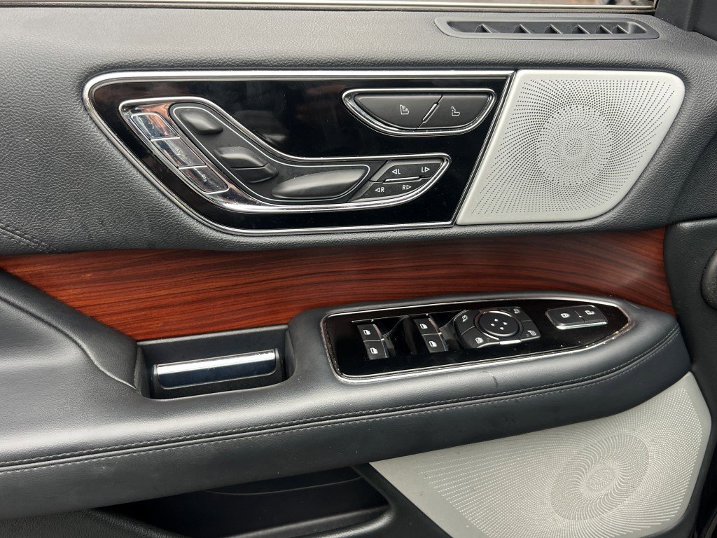 Used 2022 Lincoln Navigator Reserve image 18