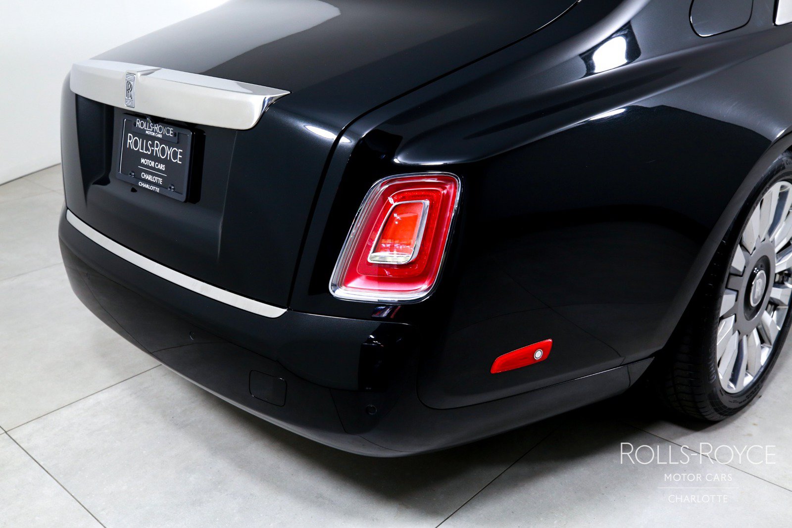 Used 2020 Rolls-Royce Phantom Sedan RWD image 48