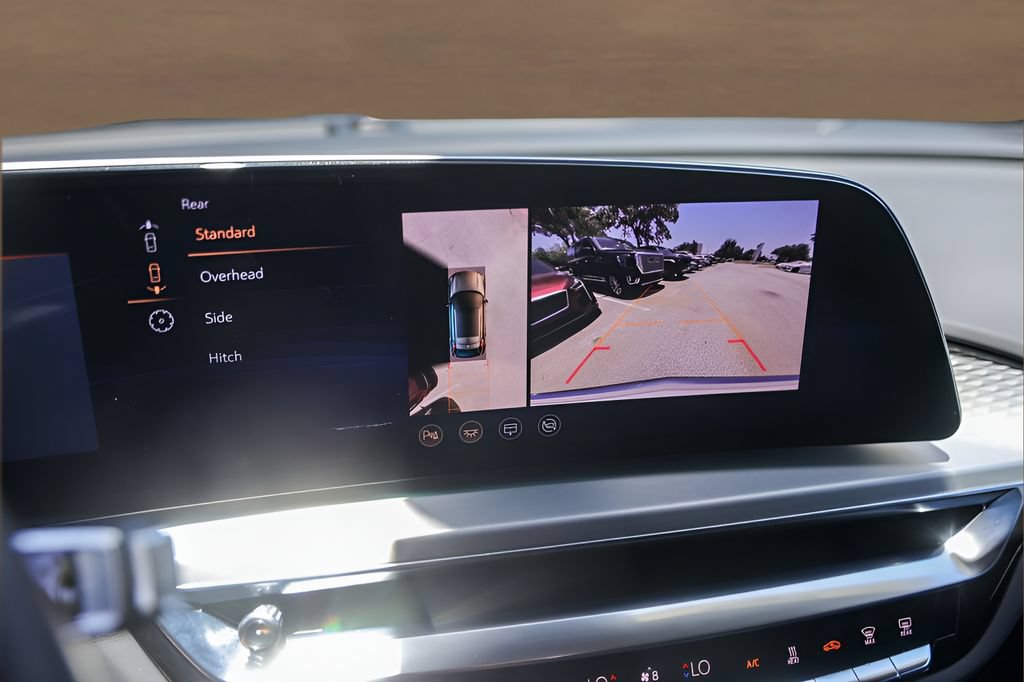 Certified 2024 Cadillac Lyriq Luxury AWD/4WD image 15