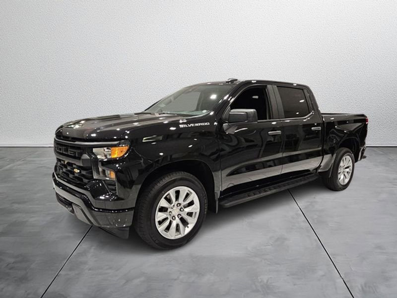Used 2022 Chevrolet Silverado 1500 Custom image 3