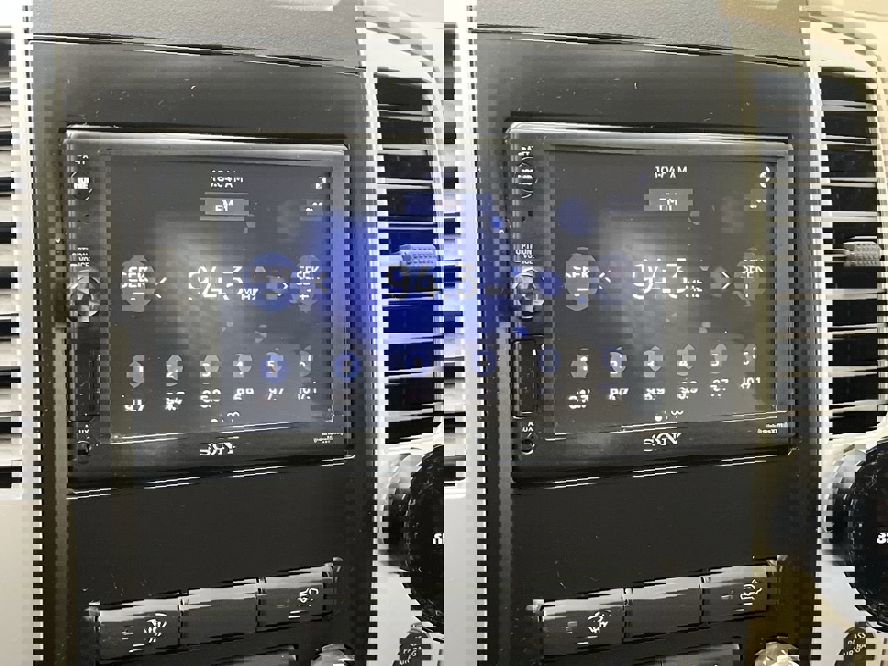 Used 2010 Nissan Frontier SE w/ SE Value Truck Pkg image 16