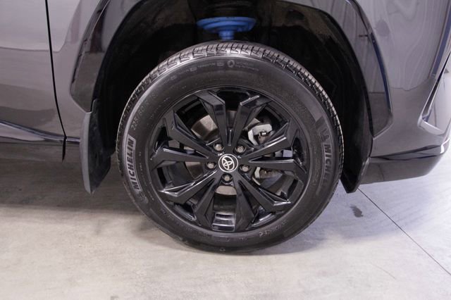 Used 2022 Toyota RAV4 SE w/ Convenience Package image 11