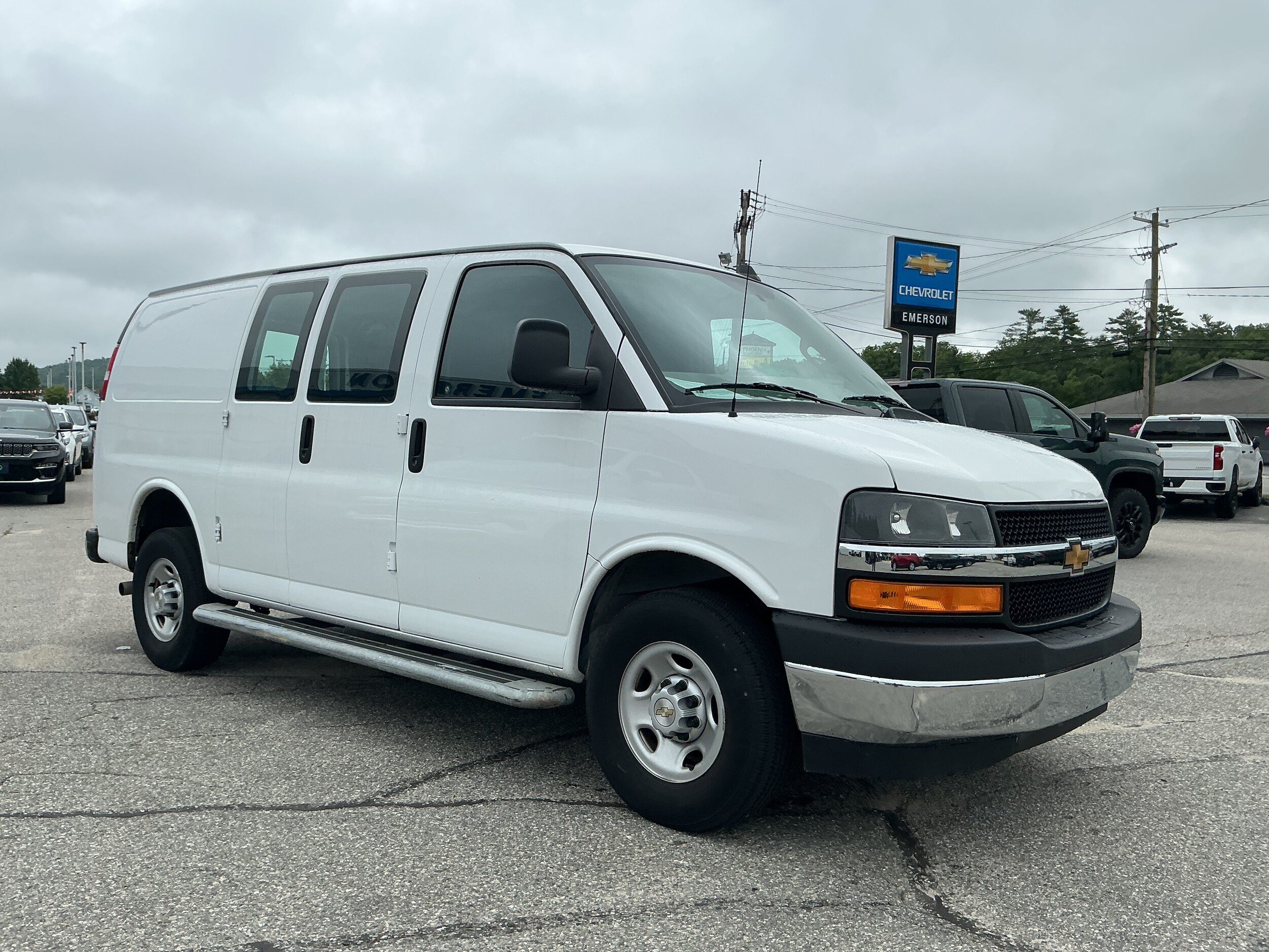 Used 2022 Chevrolet Express 2500 w/ Driver Convenience Package RWD image 5