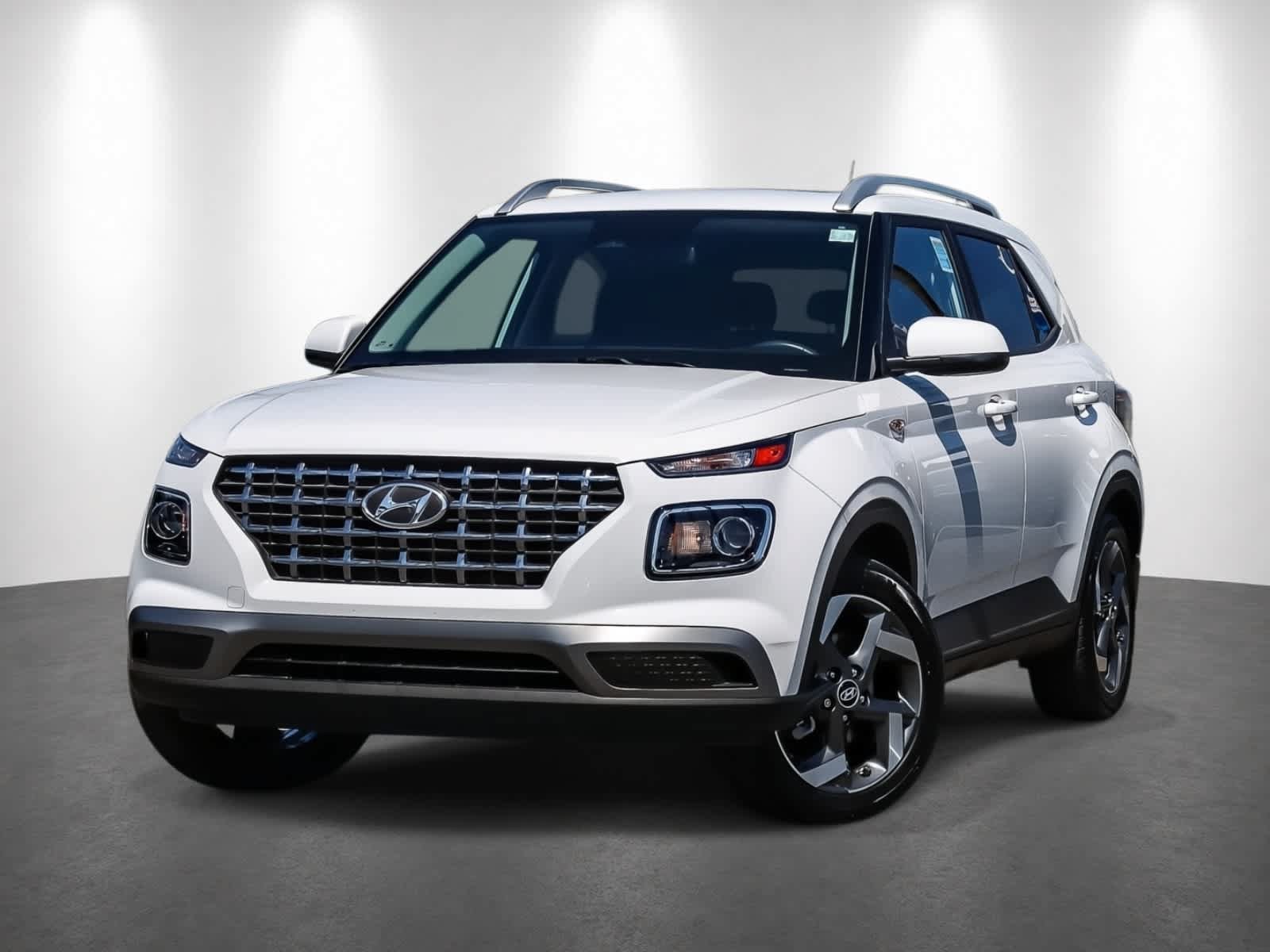 Used 2024 Hyundai Venue SEL FWD image 1
