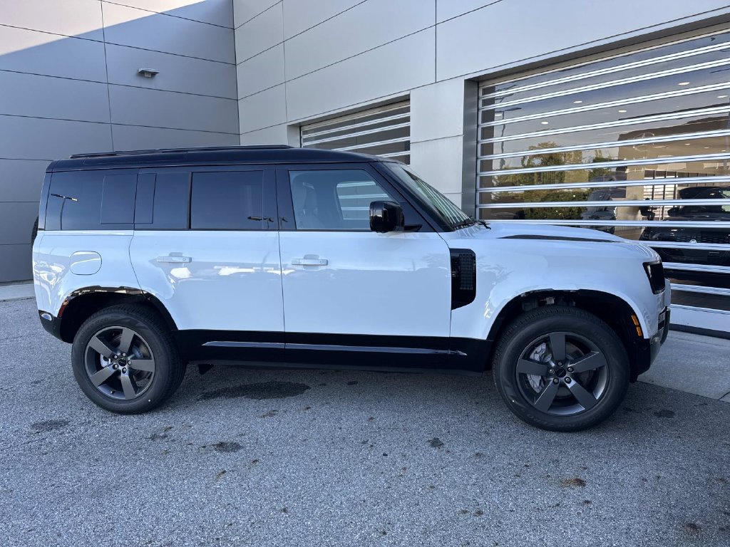 New 2026 Land Rover Defender 110 X-Dynamic SE AWD/4WD image 8