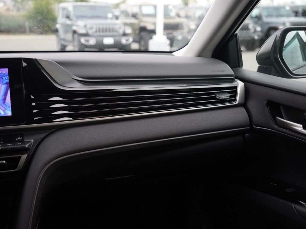 Used 2025 Toyota Camry LE image 23