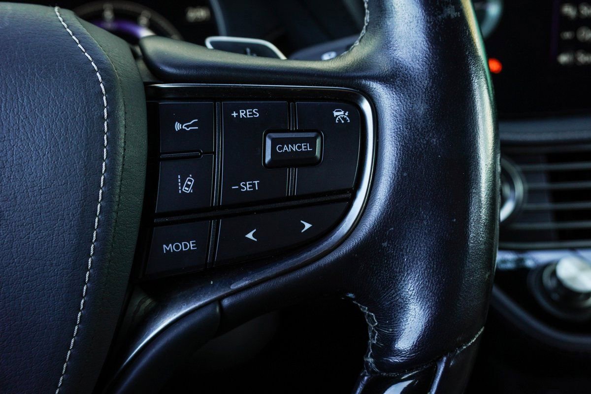 Used 2022 Lexus LS 500 w/ Interior Upgrade Package image 32