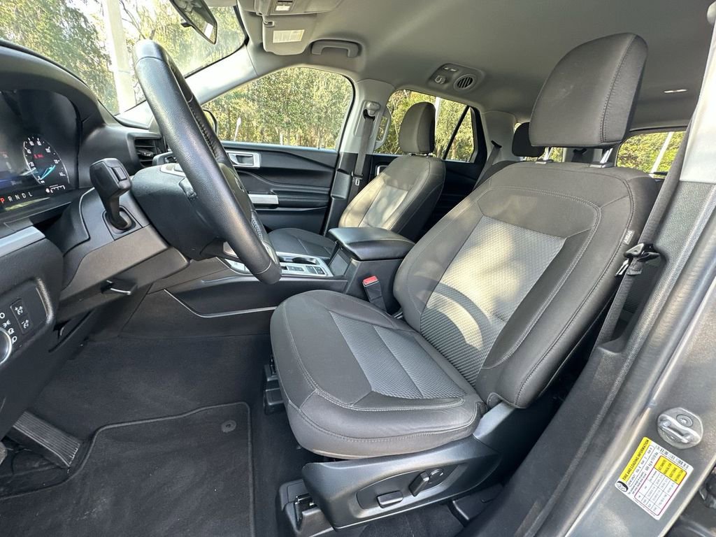 Used 2022 Ford Explorer XLT image 13