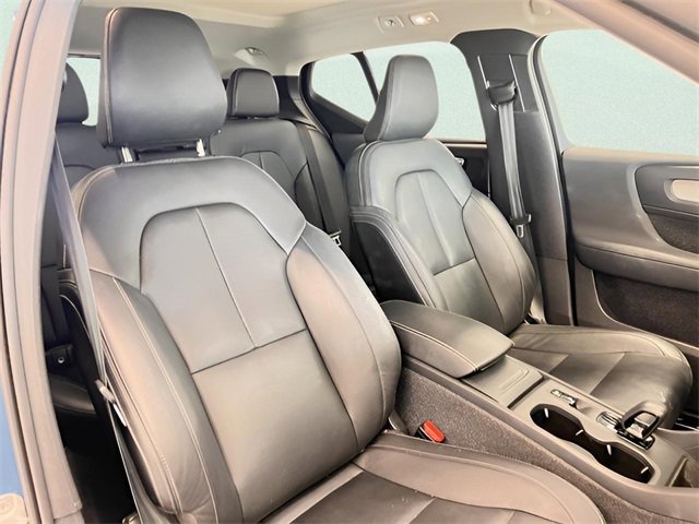 Used 2024 Volvo XC40 B5 Core image 15