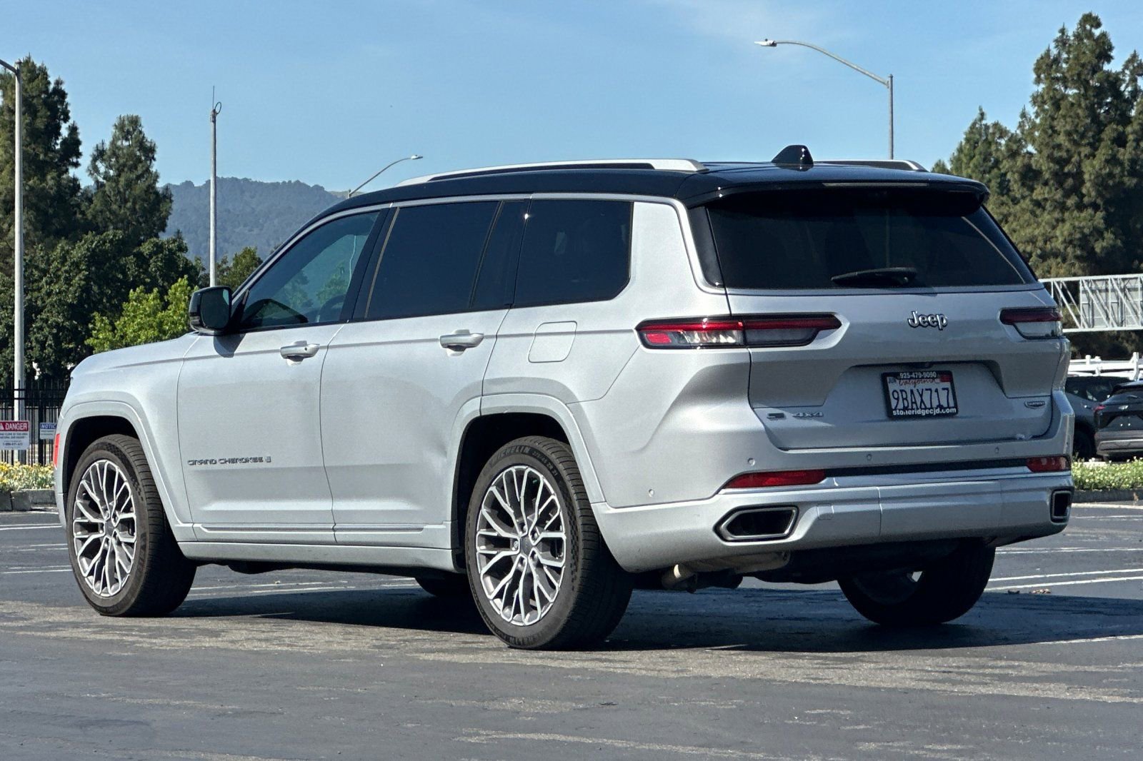 Used 2022 Jeep Grand Cherokee L Summit AWD/4WD image 6
