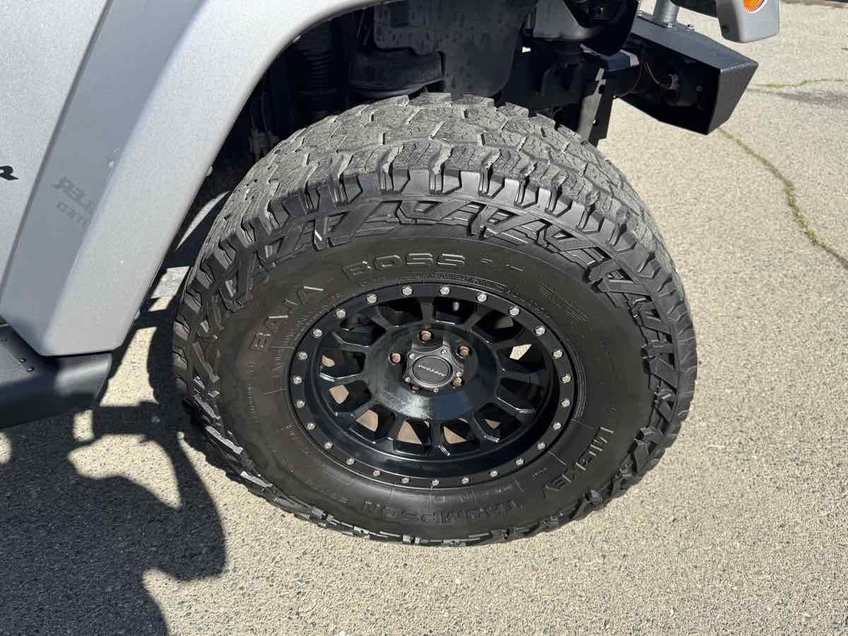 Used 2016 Jeep Wrangler Unlimited Sahara w/ Connectivity Group image 36