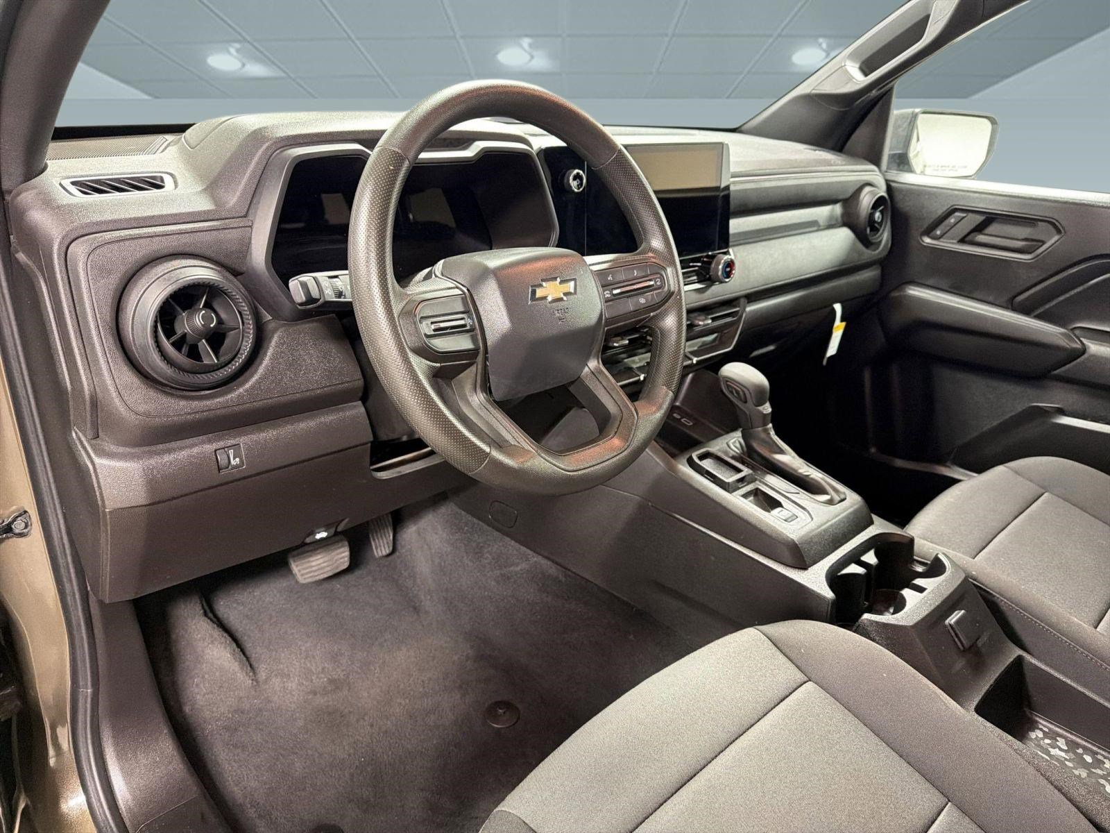 Certified 2024 Chevrolet Colorado W/T image 4