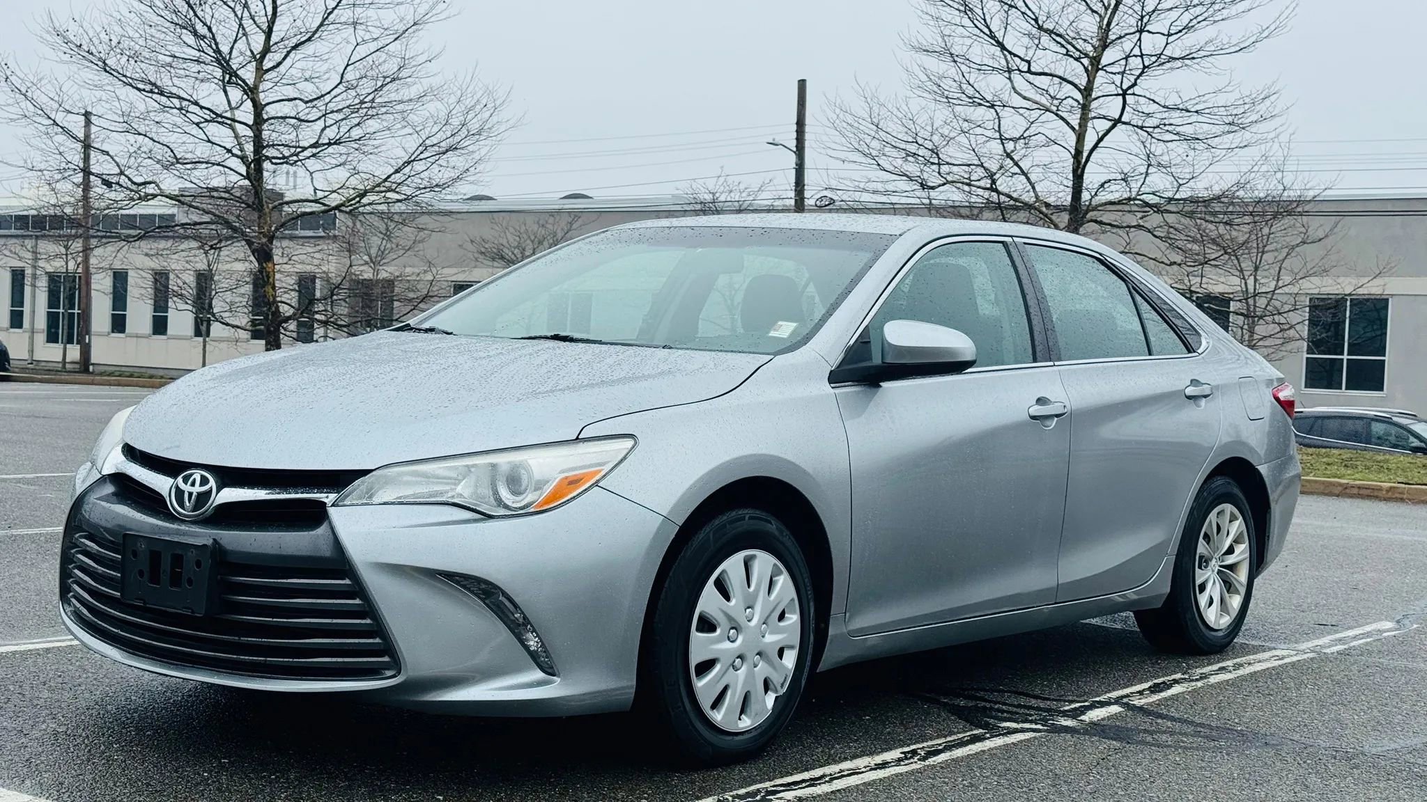 Used 2016 Toyota Camry LE FWD image 1