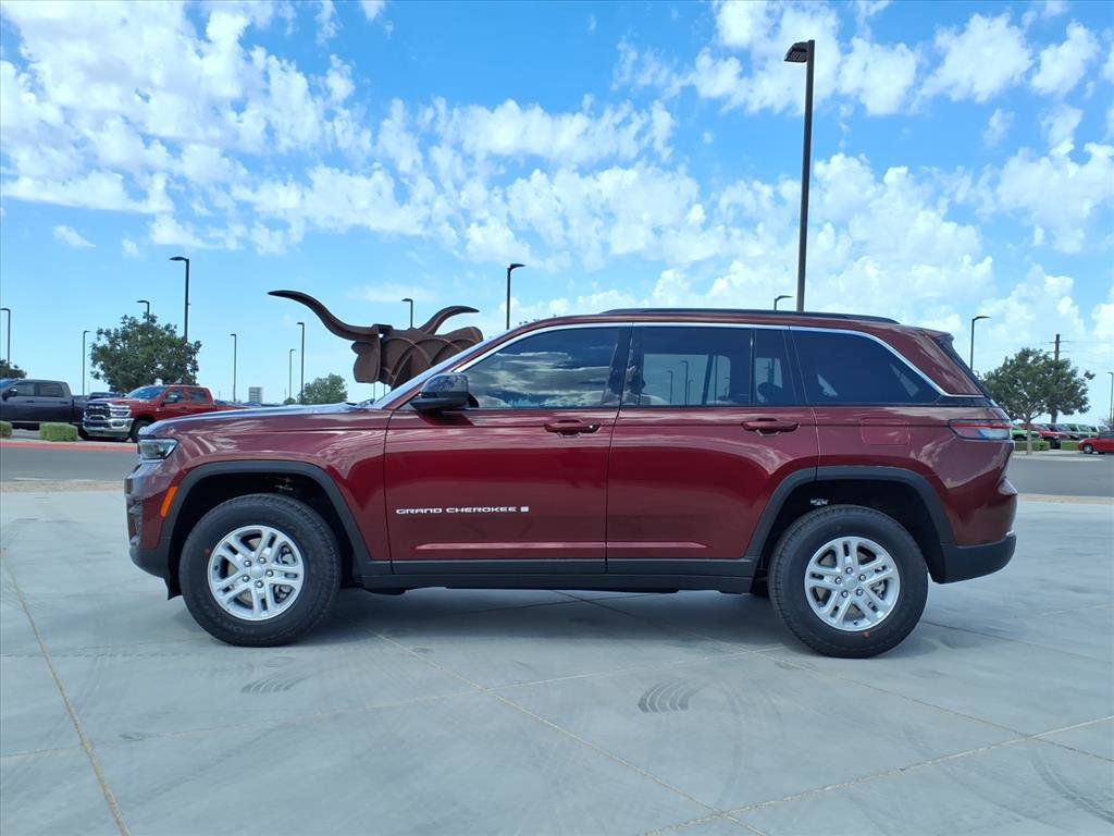 Certified 2025 Jeep Grand Cherokee Laredo image 3