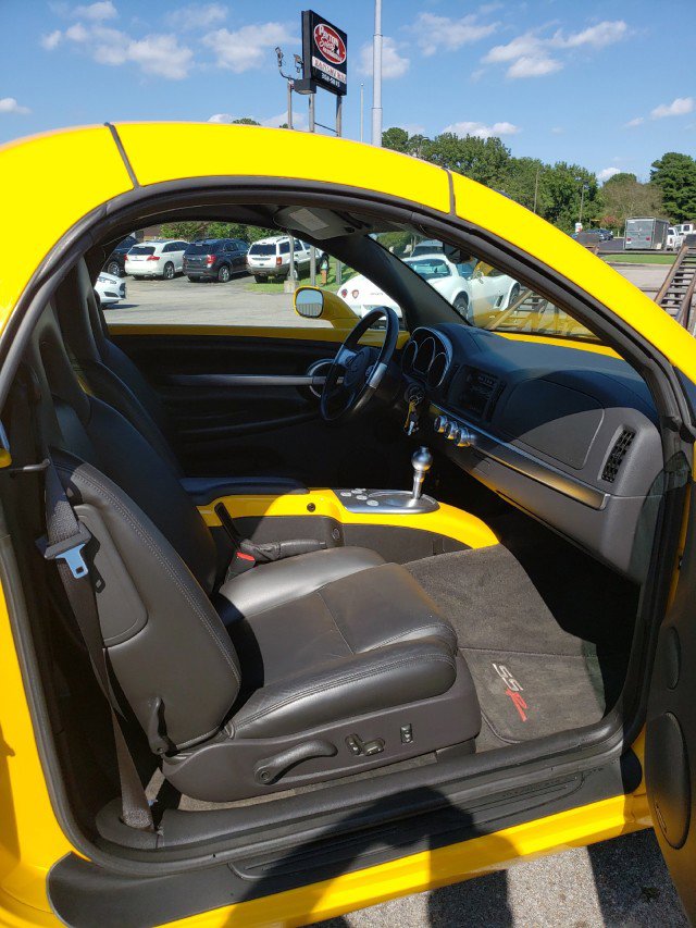 Used 2003 Chevrolet SSR w/ Preferred Equipment Group RWD image 7