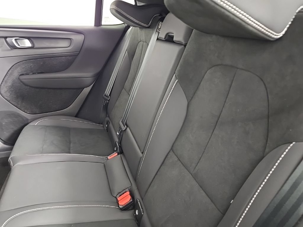 Certified 2023 Volvo C40 P8 Recharge Ultimate w/ Protection Package Premier AWD/4WD image 17