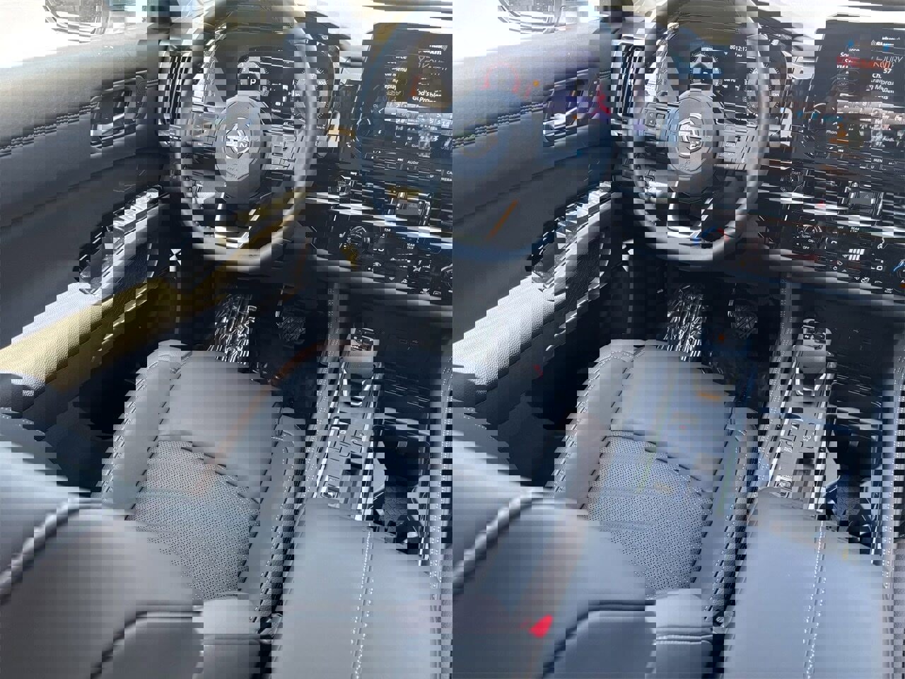 New 2025 Nissan Pathfinder Platinum w/ Black Appearance Package image 18