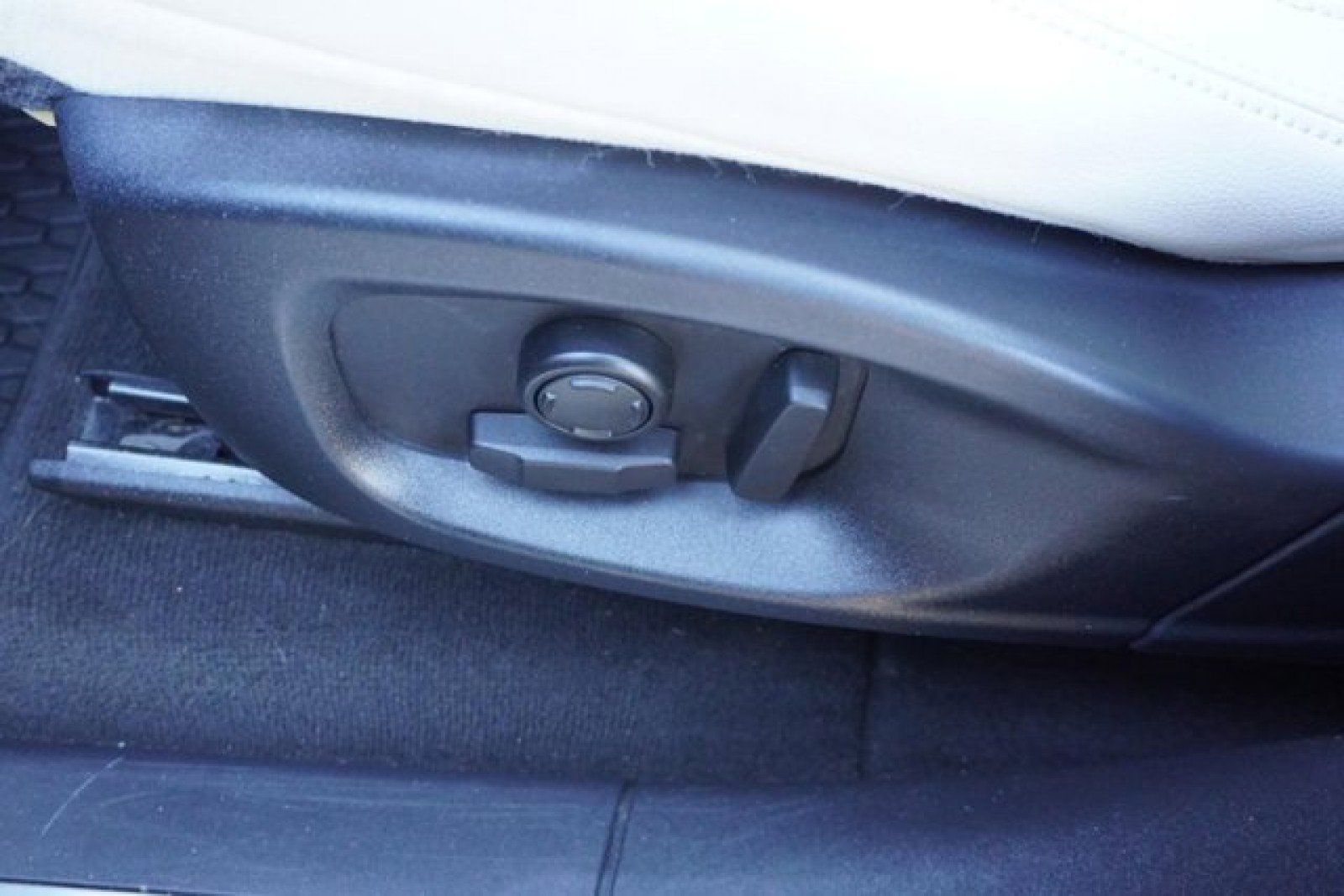 Used 2018 Jaguar F-PACE Prestige image 23