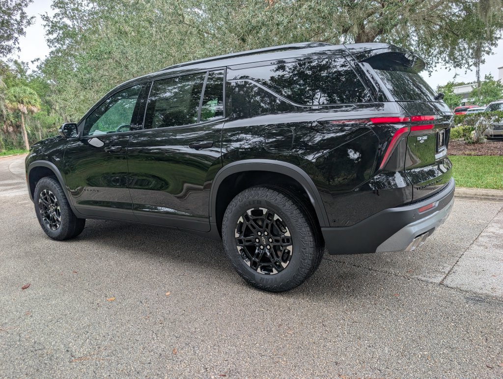 New 2027 Chevrolet Traverse Z71 w/ Enhanced Driving Package AWD/4WD image 6