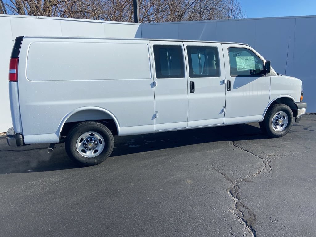 New 2025 Chevrolet Express 2500 Extended w/ Enhanced Convenience Package RWD image 3