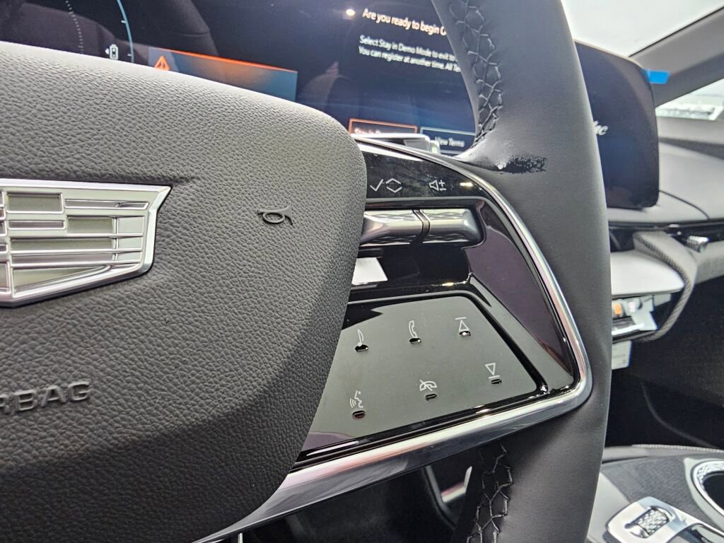 New 2026 Cadillac Optiq Luxury 1 image 34