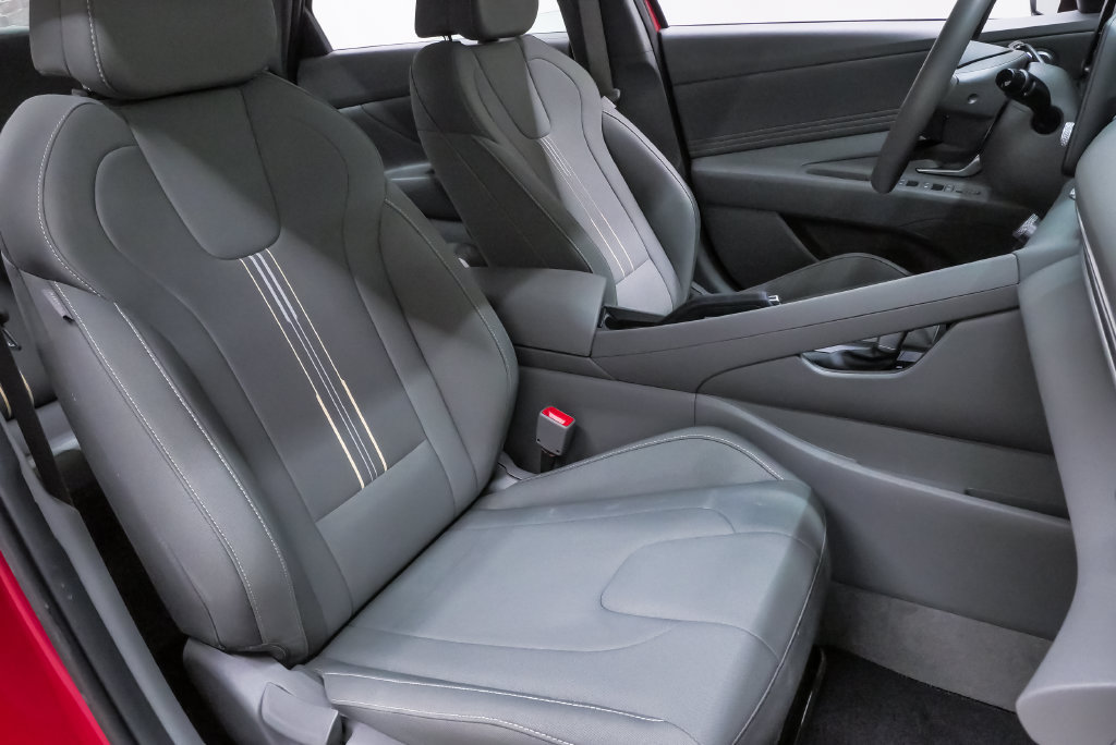Certified 2026 Hyundai Elantra Sport FWD image 14