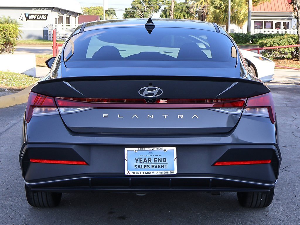 Used 2025 Hyundai Elantra Sport w/ Cargo Package image 9