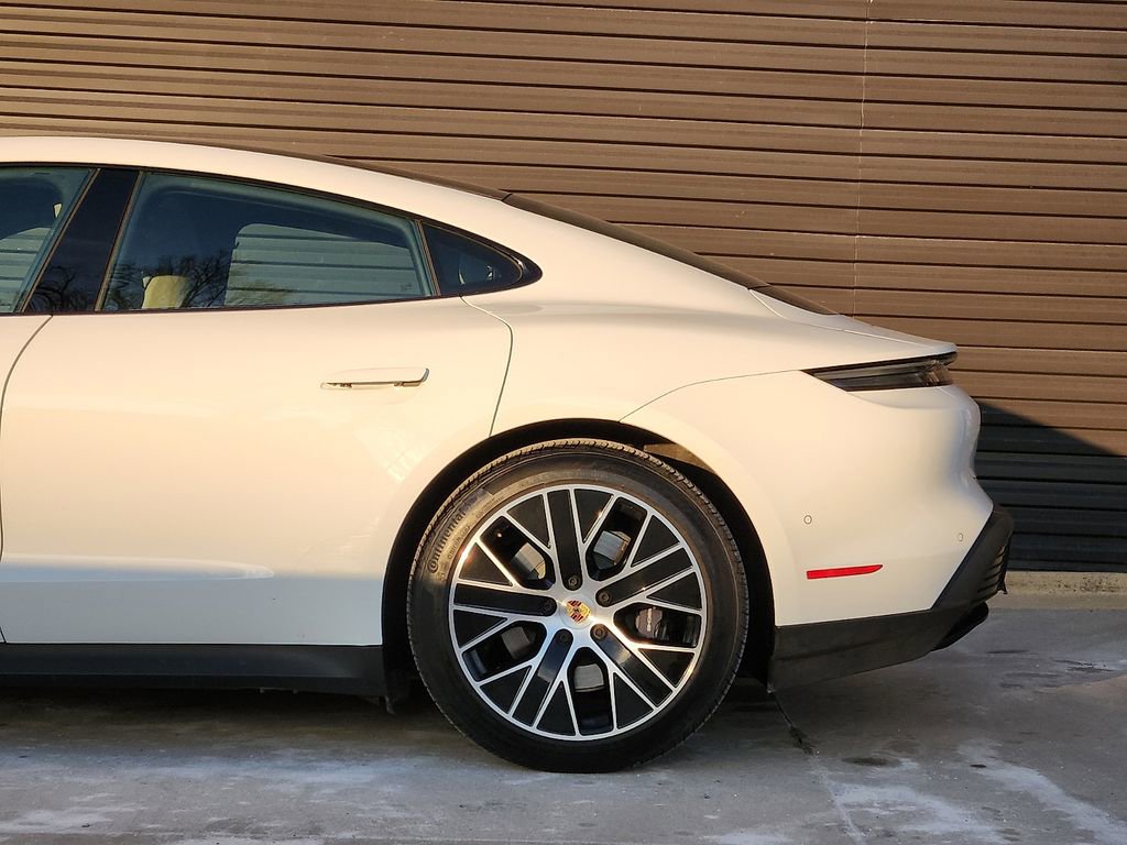 Used 2025 Porsche Taycan image 7
