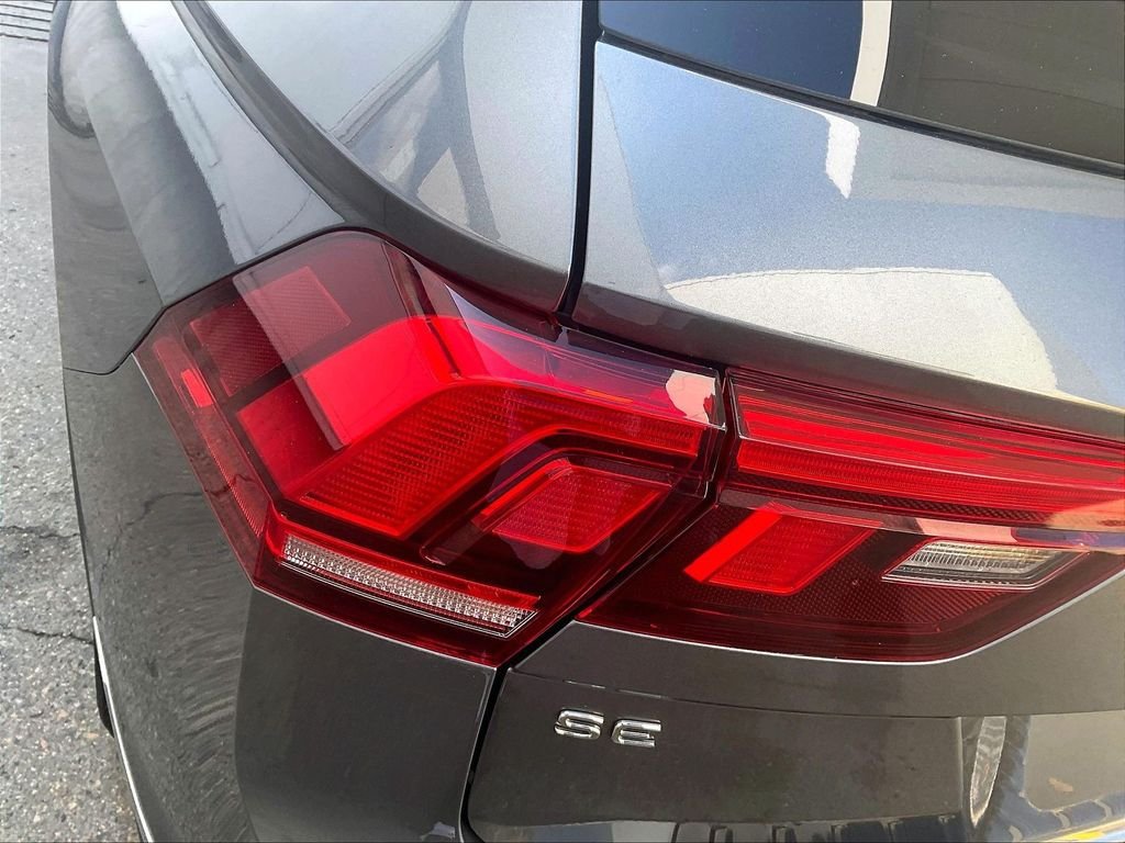 Used 2024 Volkswagen Tiguan SE AWD/4WD image 32