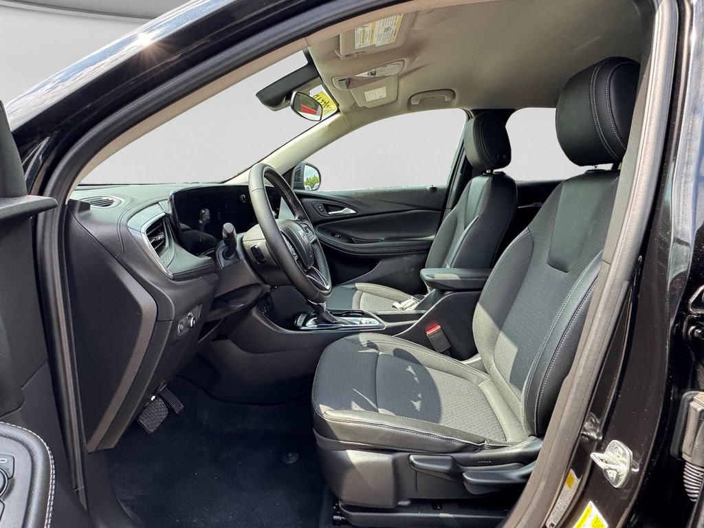 Used 2025 Buick Encore GX Preferred FWD image 19