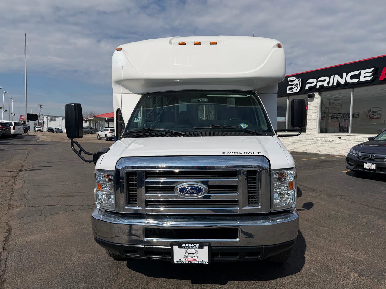 Used 2015 Ford E-350 and Econoline 350 Super Duty image 2