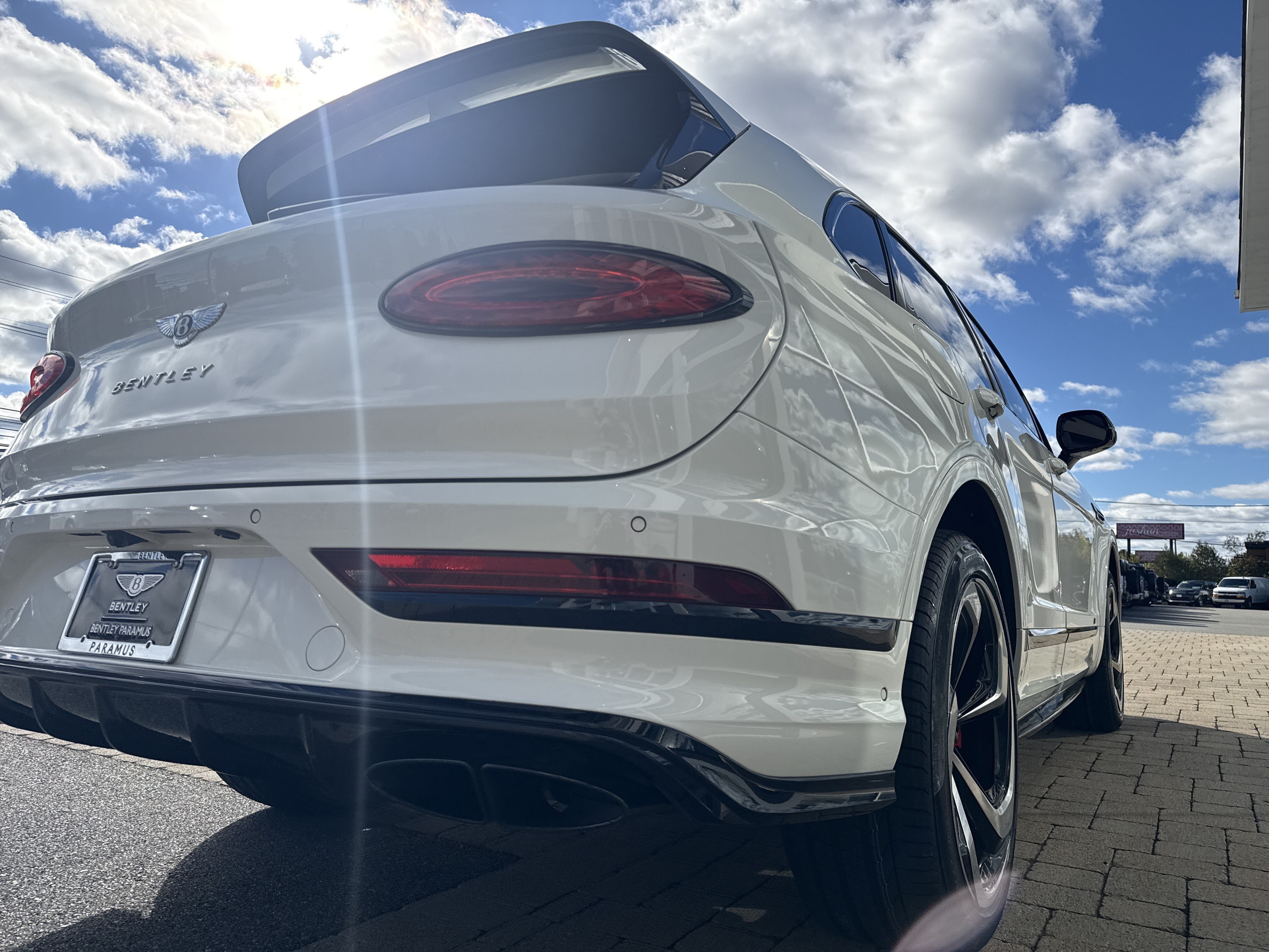 Used 2022 Bentley Bentayga AWD/4WD image 40