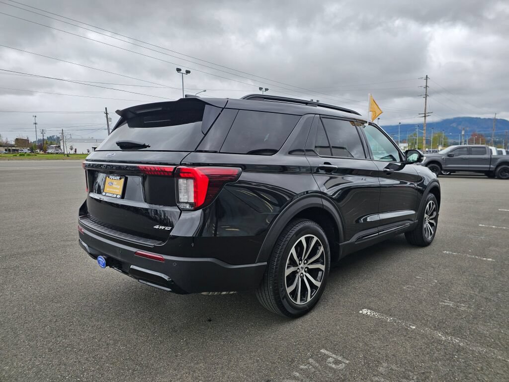 Certified 2025 Ford Explorer ST-Line AWD/4WD image 6