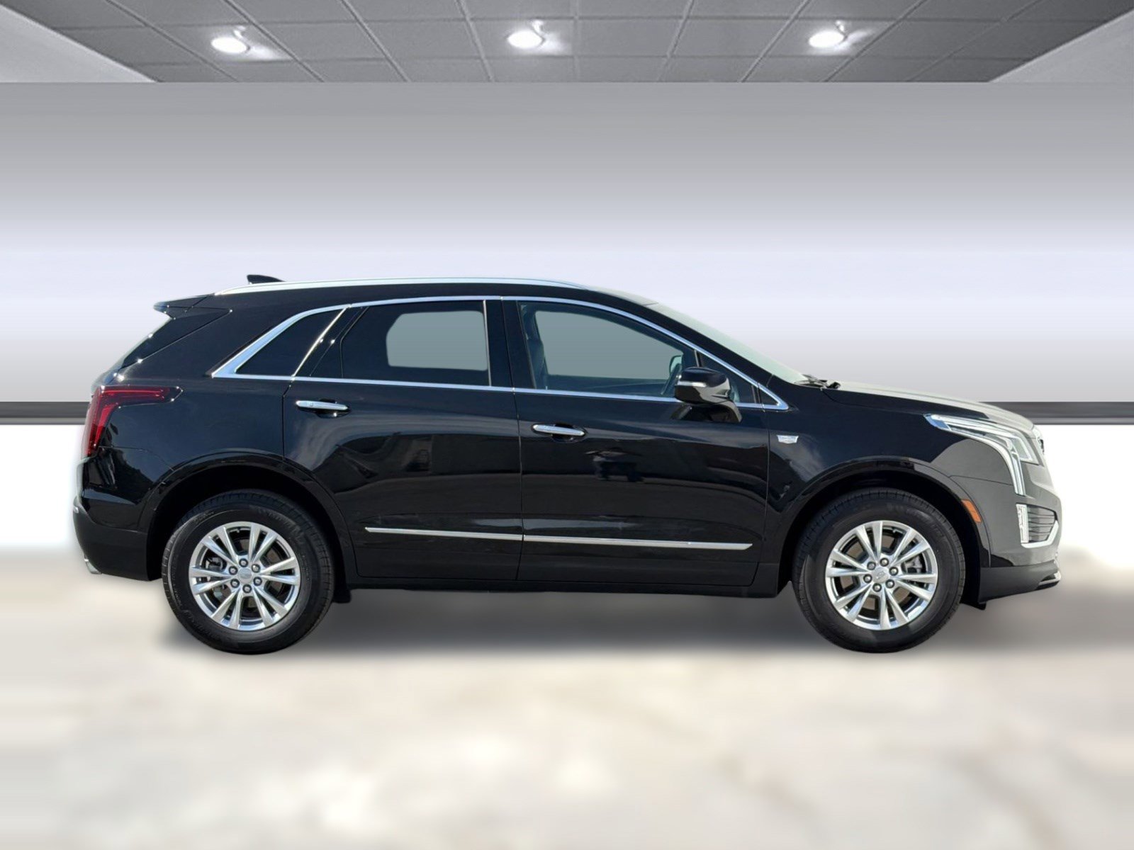 Certified 2023 Cadillac XT5 Luxury w/ LPO, Floor Liner Package image 6
