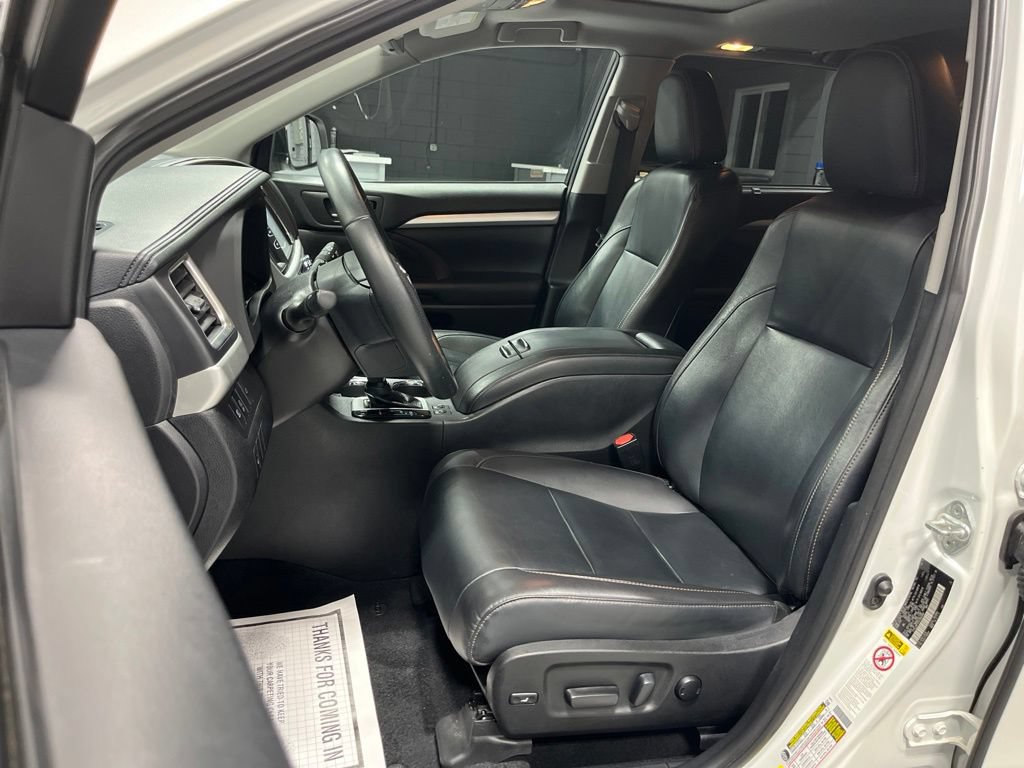 Used 2019 Toyota Highlander XLE AWD/4WD image 14