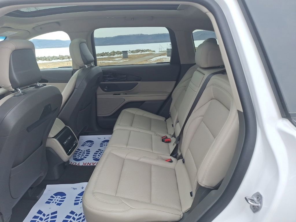 Used 2024 Lincoln Nautilus Premier w/ Equipment Group 102A image 10