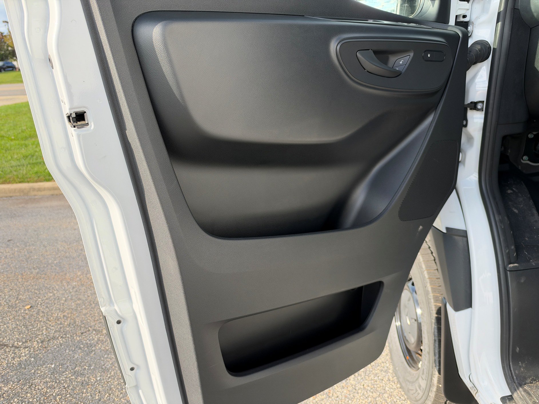 Used 2025 Mercedes-Benz Sprinter 2500 image 9