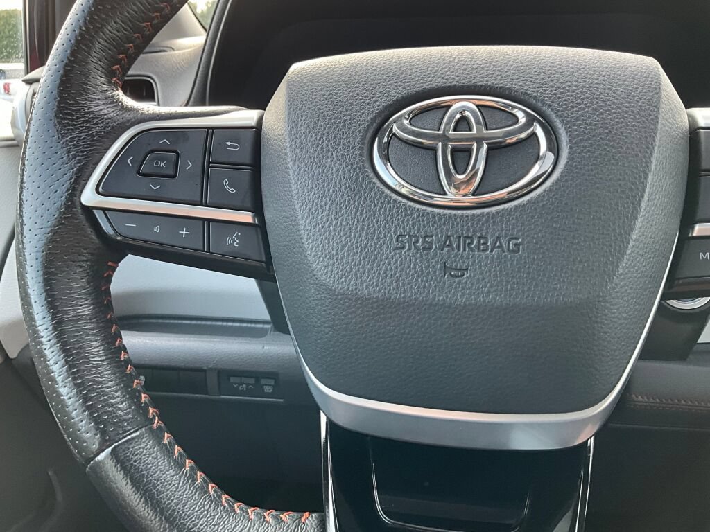 Used 2021 Toyota Sienna XSE FWD image 22