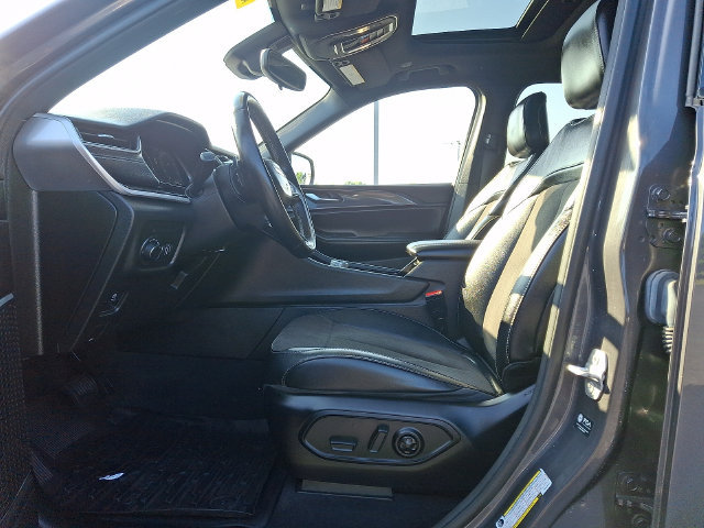 Used 2022 Jeep Grand Cherokee Altitude AWD/4WD image 15