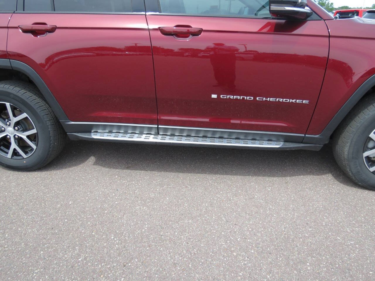 Used 2025 Jeep Grand Cherokee Limited w/ Trailer Tow Package AWD/4WD image 19