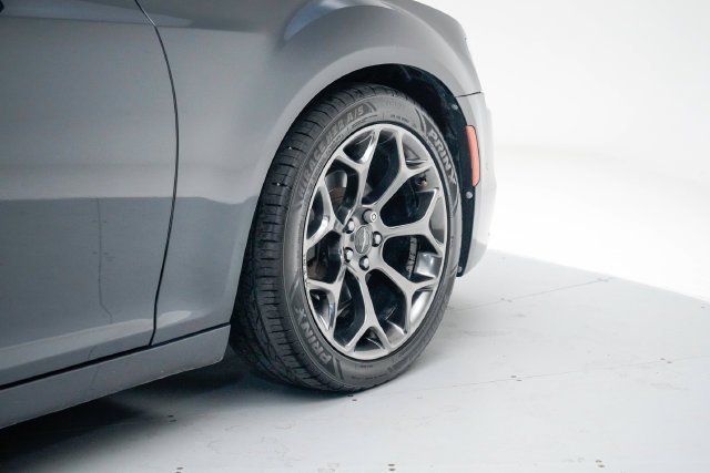 Used 2018 Chrysler 300 S w/ 300S Premium Group 2 RWD image 11