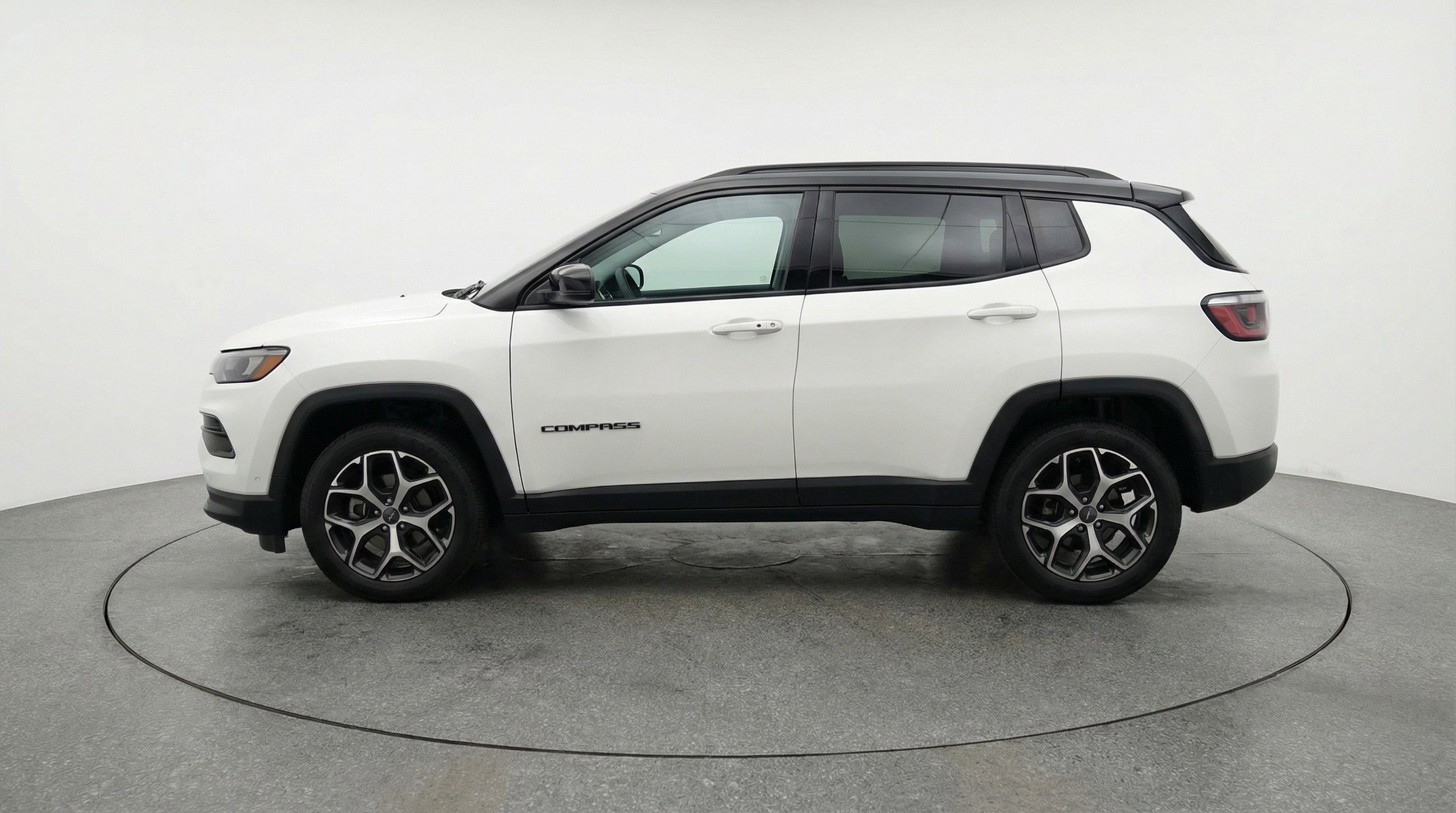 Used 2025 Jeep Compass Limited image 5
