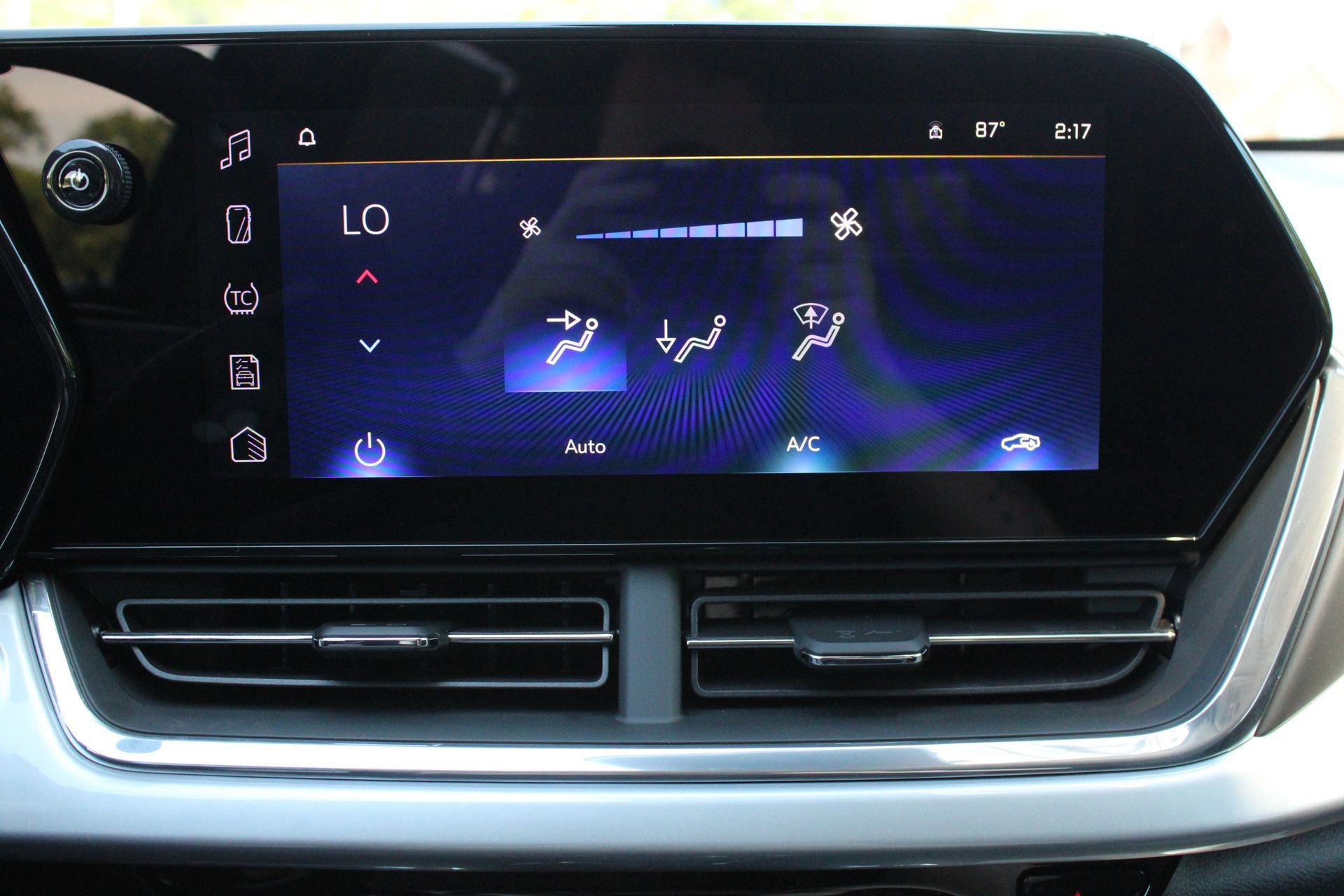 New 2026 Chevrolet Trax LT w/ Driver Confidence Package FWD image 37