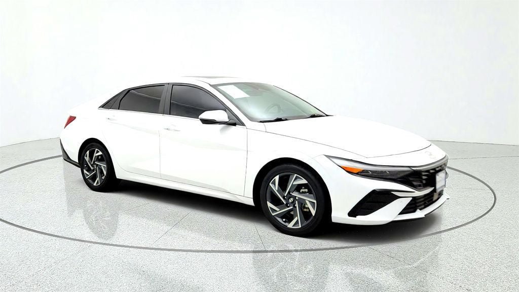 Used 2024 Hyundai Elantra Limited FWD image 3
