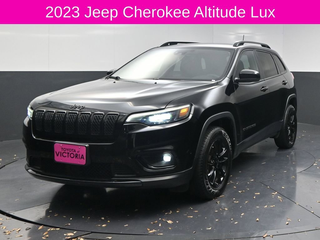 Used 2023 Jeep Cherokee Altitude Lux image 2
