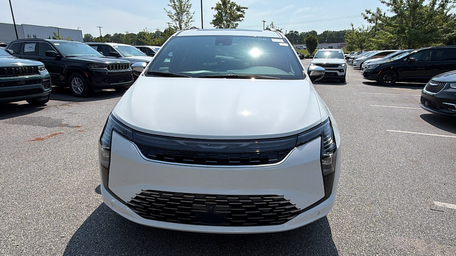 New 2027 Chrysler Pacifica Pinnacle FWD image 3