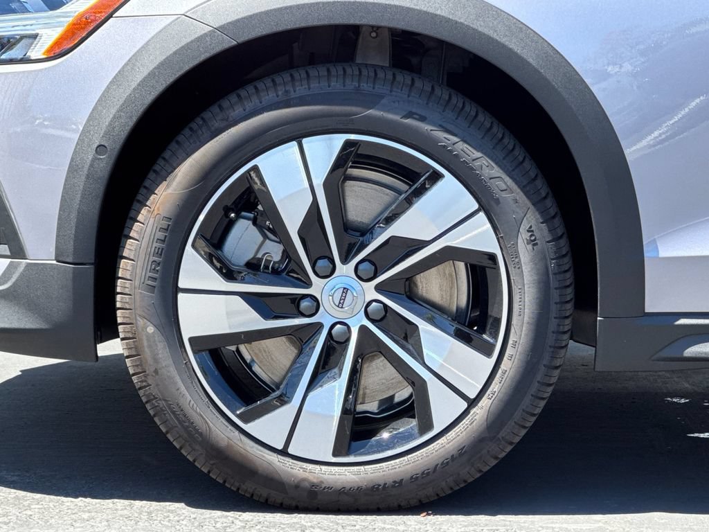 New 2026 Volvo V60 B5 Cross Country Plus w/ Climate Package AWD/4WD image 25
