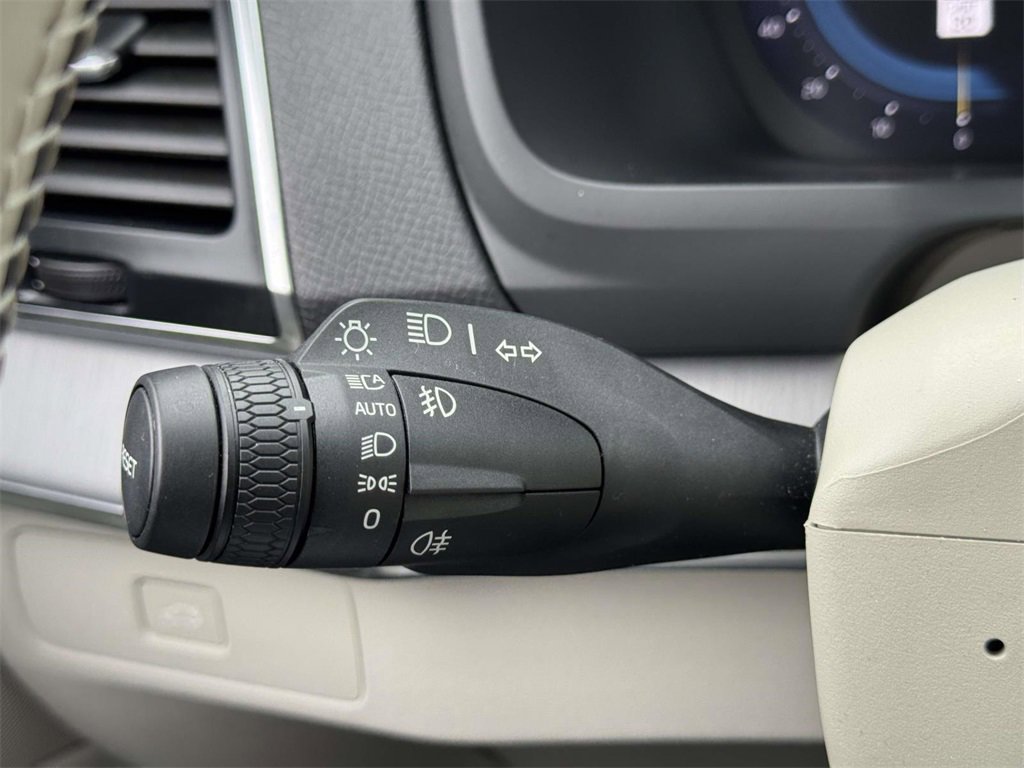 Certified 2024 Volvo XC90 B5 Core w/ Protection Package Premier image 21